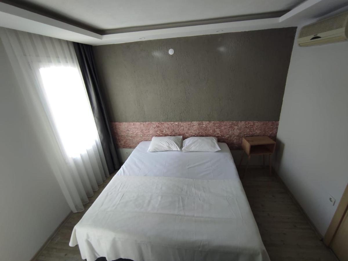 1989 Hotel Sebat Çeşme Buitenkant foto